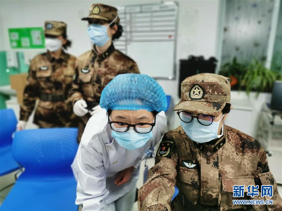 （新華全媒頭條·圖文互動）（7）新華社評論員：危難時刻，黨員干部要挺身而出——論堅決打贏疫情防控阻擊戰