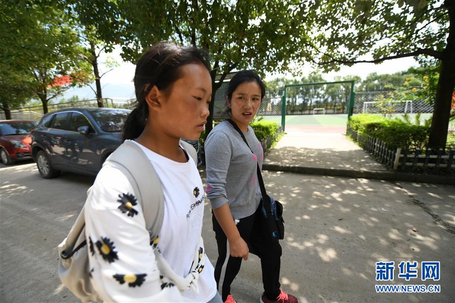 （熱點鮮報·圖文互動）（1）為了大涼山的下一代，她奔赴在助學路上