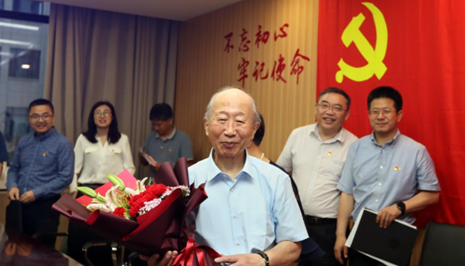 新黨員陳振新：“雖已耄耋，紅心向黨！”