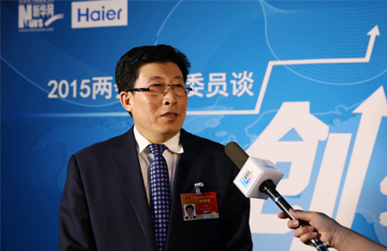 “面對這種新型的、農(nóng)業(yè)轉(zhuǎn)型的項(xiàng)目，政府各級部門也都在研究怎么落實(shí)，還有很多細(xì)節(jié)上的問題。”