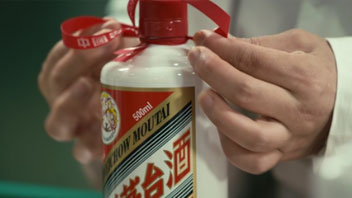 “抱團松動”！機構慌了？有人急忙賣茅臺，有人連夜看周期