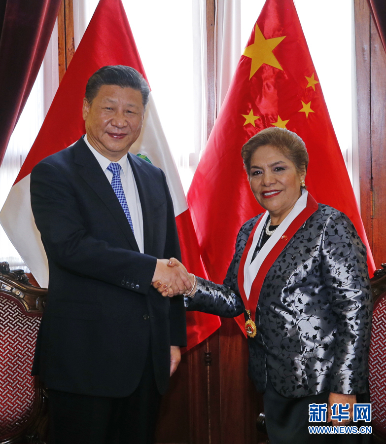 11月21日，國家主席習(xí)近平在利馬會見秘魯國會主席薩爾加多。新華社記者 鞠鵬 攝